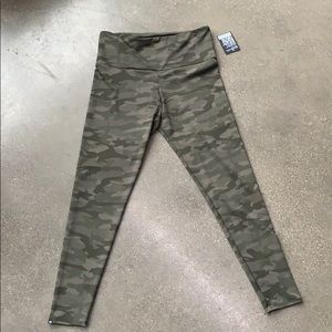 Onzie Camo High rise legging